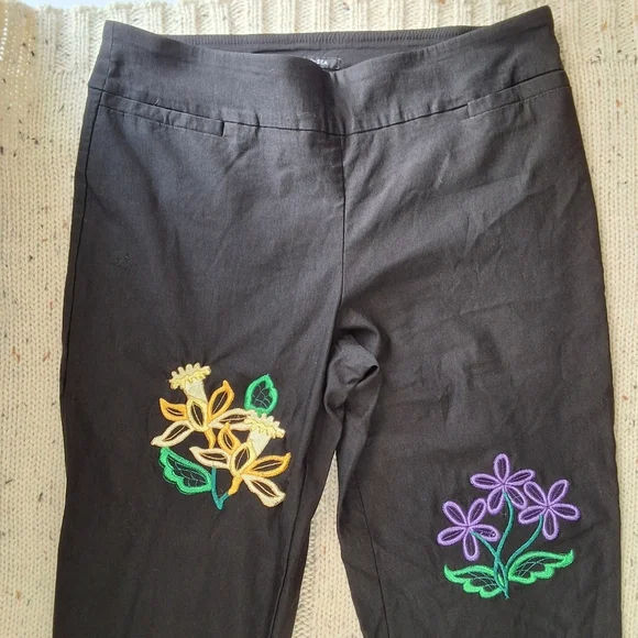 Black Leggins with Floral Embroidery - Picture 6 of 12